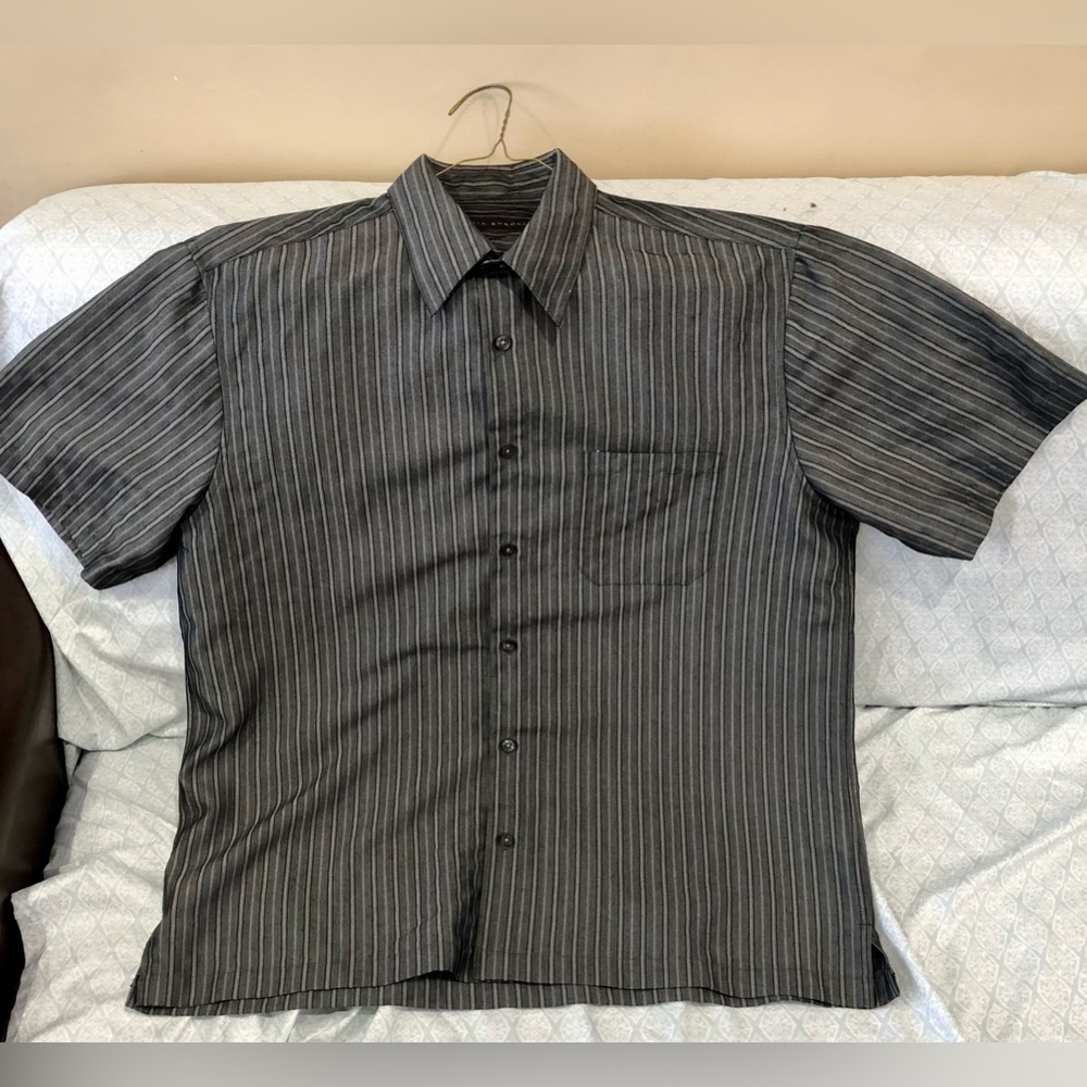Via Europa Short Sleeve Gray Dress Shirt. Men’s size Large